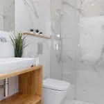 Center Chmielna By Renters Apartahotel Varsovia