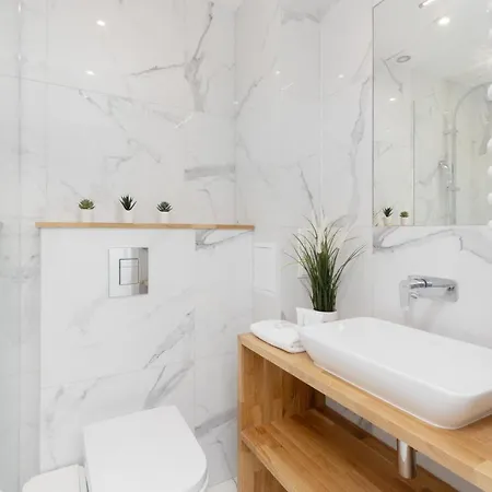 Center Chmielna By Renters Apartmanhotel