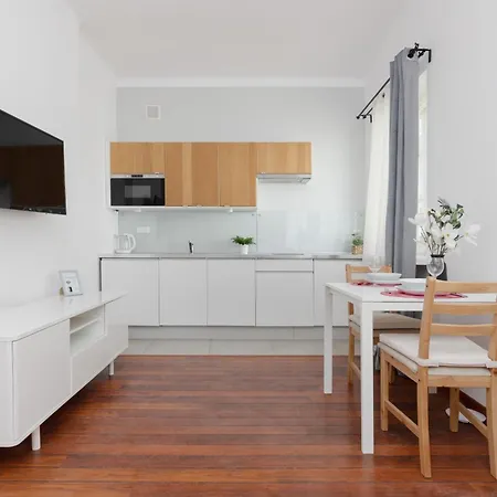 Center Chmielna By Renters 4* Varsó