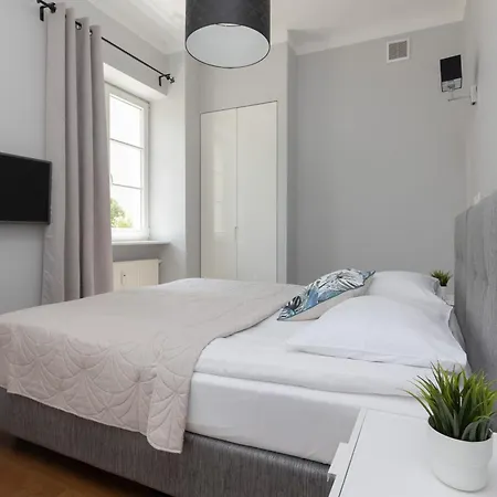 Center Chmielna By Renters 4* Varsó