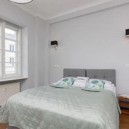 Center Chmielna By Renters מלון דירות 4*
