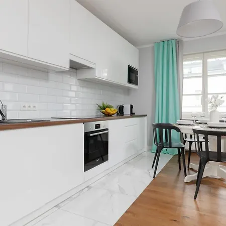 Center Chmielna By Renters ורשה