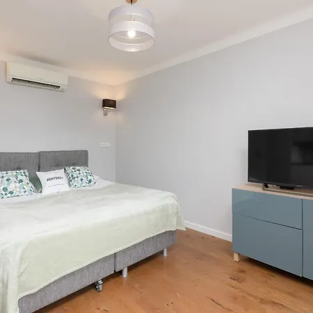 Center Chmielna By Renters ורשה