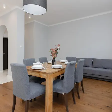 Center Chmielna By Renters 4* ורשה