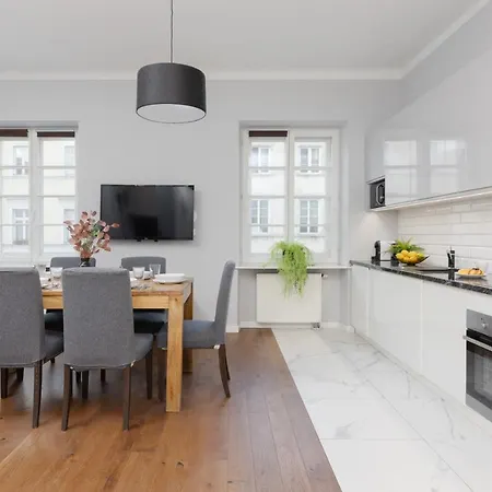 Center Chmielna By Renters 4* ורשה