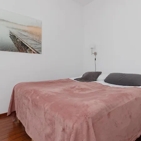 Center Chmielna By Renters מלון דירות