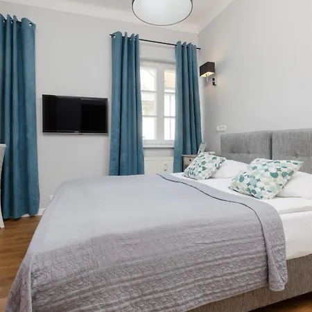 מלון דירות Center Chmielna By Renters 4*