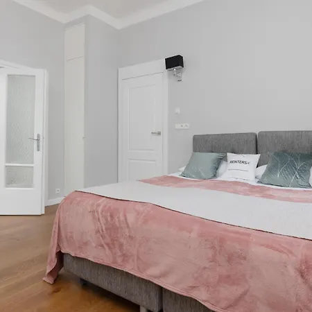 Center Chmielna By Renters 4* ורשה