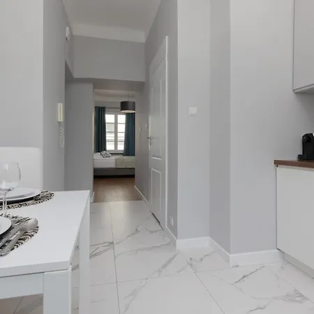 Center Chmielna By Renters 4* ורשה