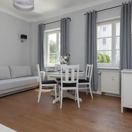 Center Chmielna By Renters ורשה