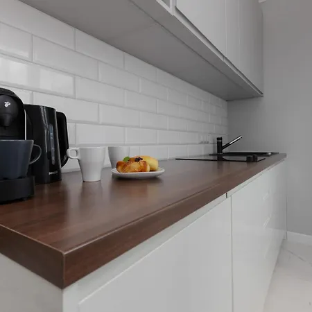 Center Chmielna By Renters ורשה