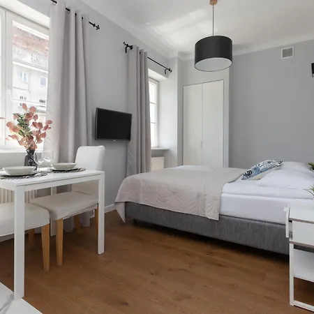 מלון דירות Center Chmielna By Renters 4*